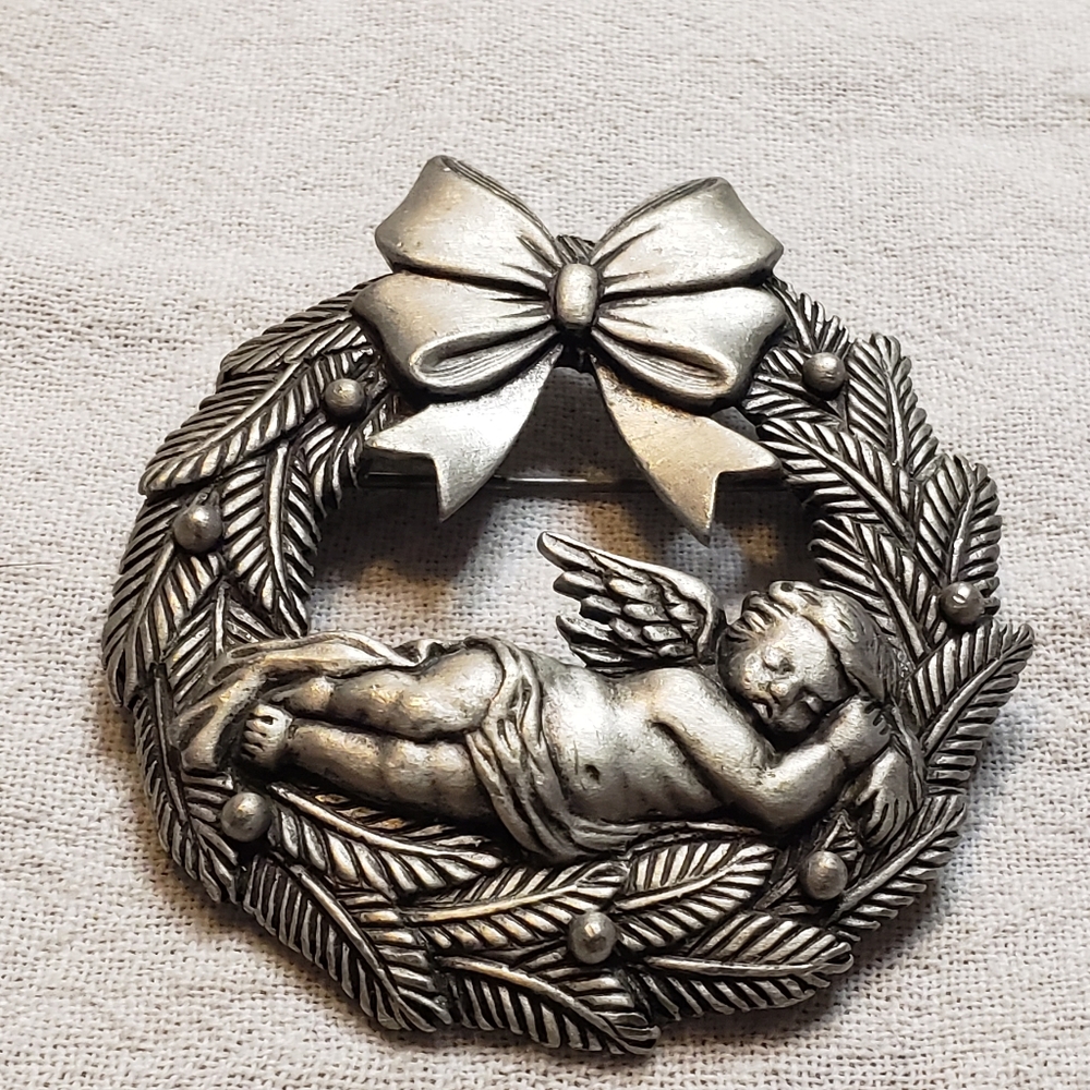 Beautiful Vintage Pewtertone  JJ (Jonette Jewelry) Cherub Sleeping In A Wreath